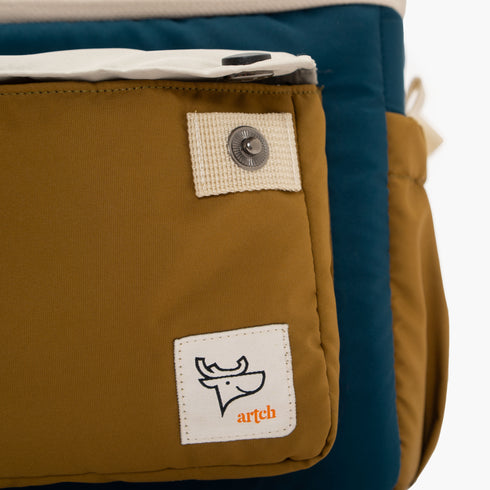 LUNCH BOX - LUNAR PETROL CARAMEL